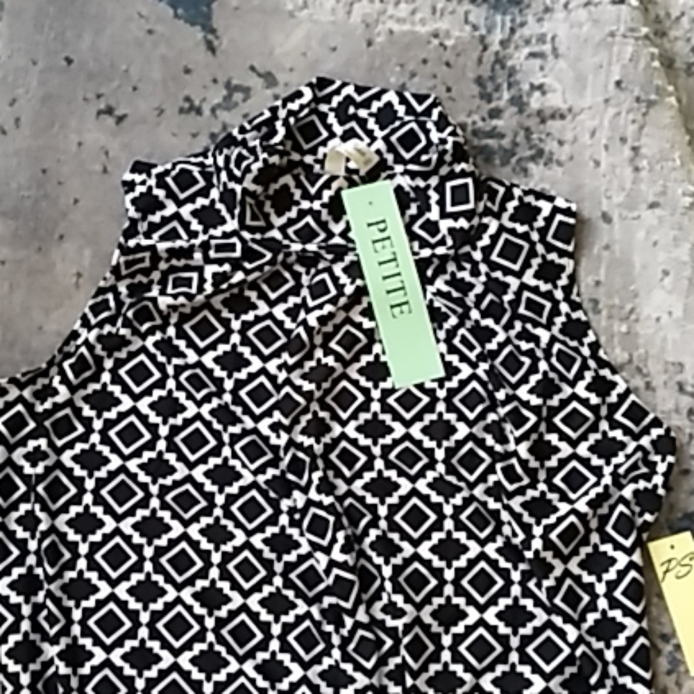 Black and white sleeveless top size XLP